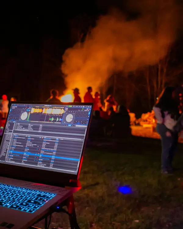 DJ set σε βραδινό event